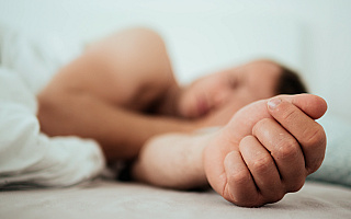 Polacy mają problemy ze snem. Ekspert mówi o przyczynach